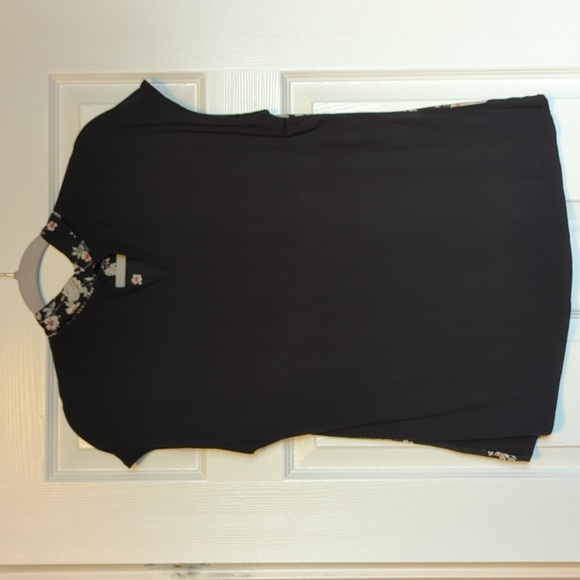 Black floral blouse - Picture 2 of 3